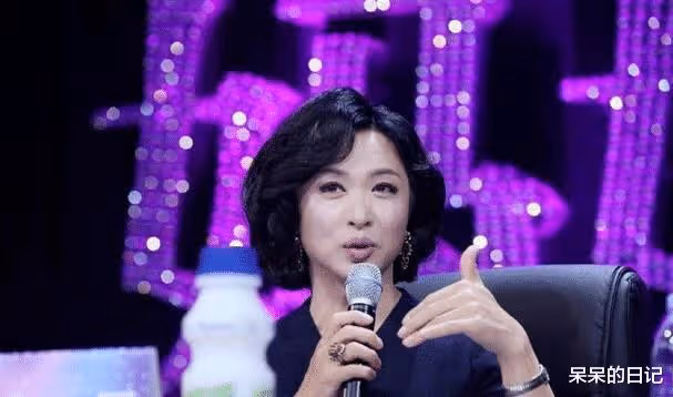 她曾是金星的妻子,離婚時丈夫已是女兒身,如今的她怎麼樣了