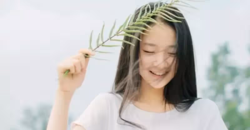 零彩禮嫁鳳凰男，婚禮刷到婆婆的朋友圈，沒20萬改口費我就喊阿姨