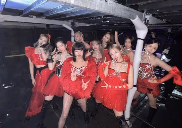 學生想看TWICE卻來2EYES!校方道歉搞混了 聯絡JYP一個月請到本尊