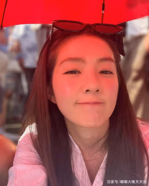 懟臉拍的自信,Red Velvet Irene,32歲女團顏值中心,可愛的氛圍
