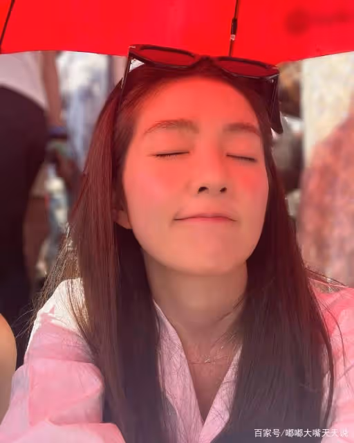 懟臉拍的自信,Red Velvet Irene,32歲女團顏值中心,可愛的氛圍