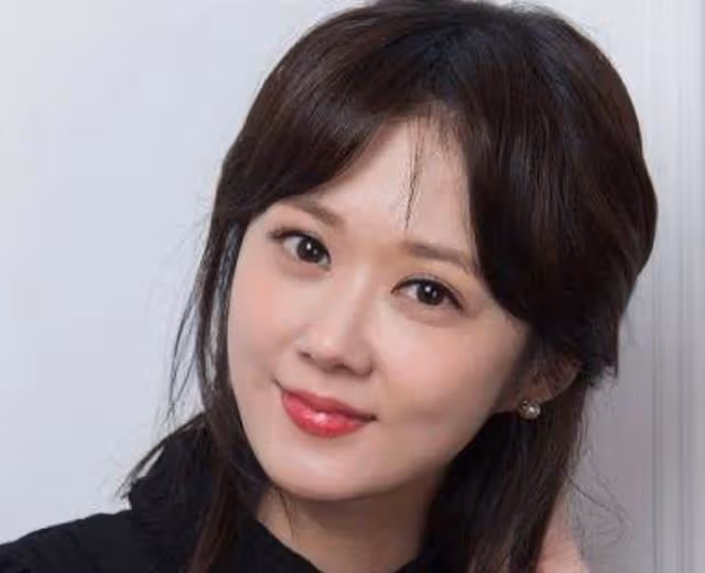 她曾稱「沒錢了就來中國撈」,被封殺後被迫回國,如今怎麼樣了?