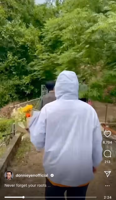 甄子丹回老家深山祭祖!甄氏陵墓宏偉壯闊,帶妻兒獻花鞠躬不忘本