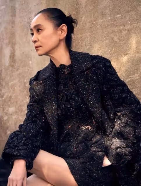 看到62歲的劉雪華，才明白什麼是「優雅的老去」，從不掩蓋「皺紋」端莊大方：每一刻都是最美的樣子
