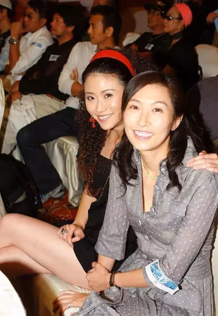她在港姐中算是奇葩,不嫁富豪選擇窮小子,今兩人過著神仙日子