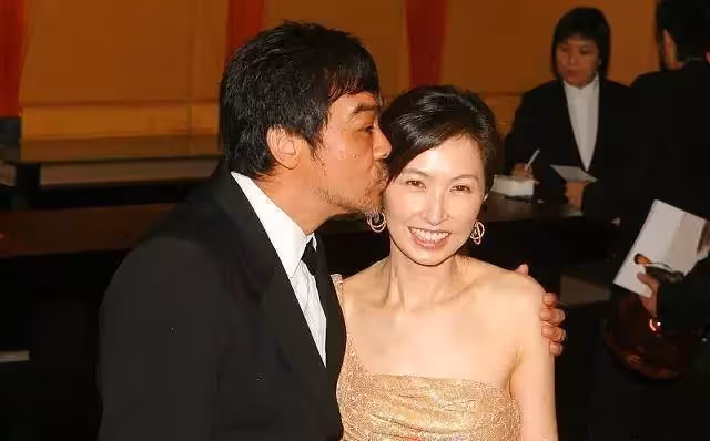 她在港姐中算是奇葩，不嫁富豪選擇窮小子，今兩人過著神仙日子