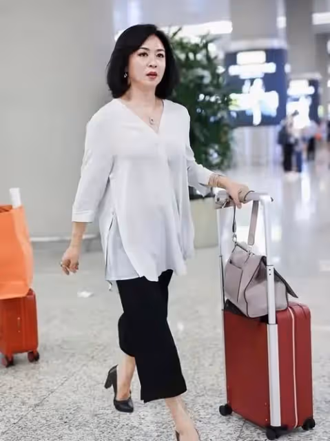 金星在韓國過安檢,安檢員:中國人真煩,金星怒懟:別走給我道歉!