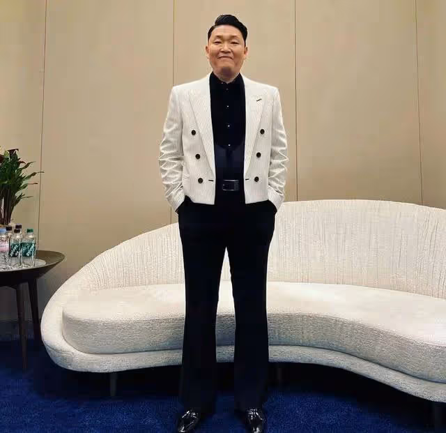 火爆全球的神曲歌唱者,如今放下壓力享受自由生活