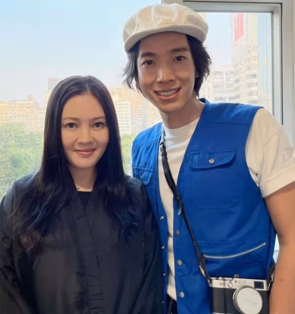 32歲男星揚言要追求李麗珍女兒!輕撩其頭髮顯親密,女方一臉嬌羞