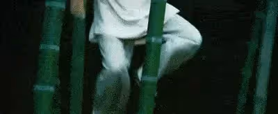 20年前,章子怡隨張藝謀上臺領獎,下臺後張藝謀就破口大罵