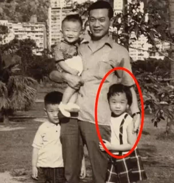林憶蓮:年輕時為愛奮不顧身,穿梭在5個男神間,如今卻孑然一身:獨立的單身多有底氣?