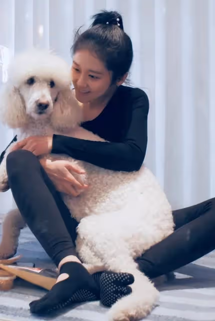童顏女神,41歲官宣結婚,老公是小6歲圈外人,相戀2年恩愛幸福