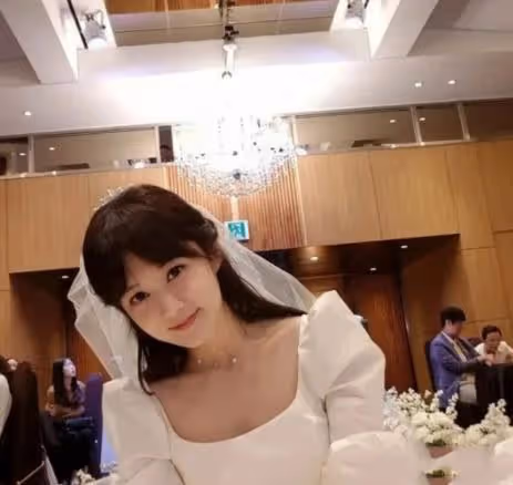 童顏女神,41歲官宣結婚,老公是小6歲圈外人,相戀2年恩愛幸福