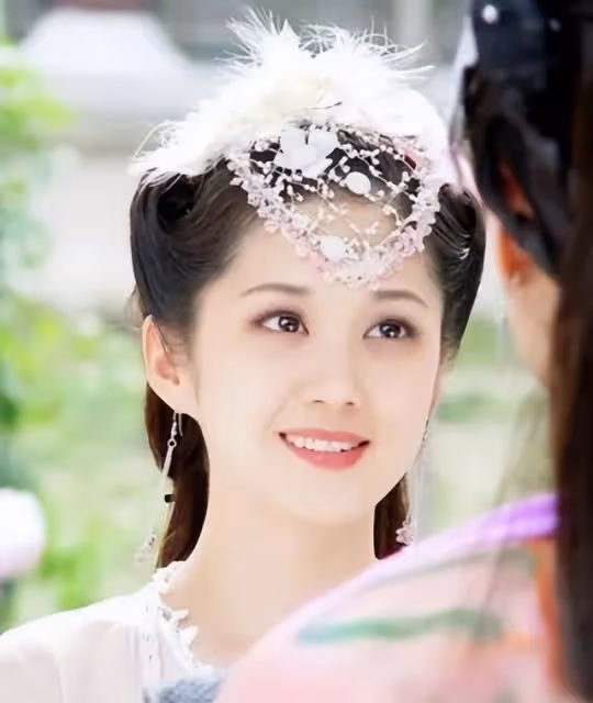 童顏女神,41歲官宣結婚,老公是小6歲圈外人,相戀2年恩愛幸福