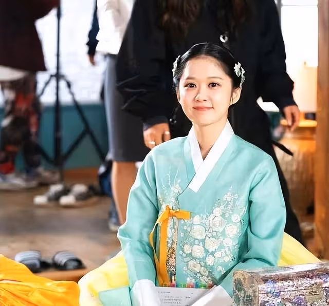 童顏女神,41歲官宣結婚,老公是小6歲圈外人,相戀2年恩愛幸福