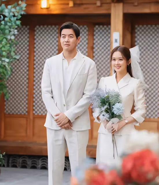 童顏女神,41歲官宣結婚,老公是小6歲圈外人,相戀2年恩愛幸福