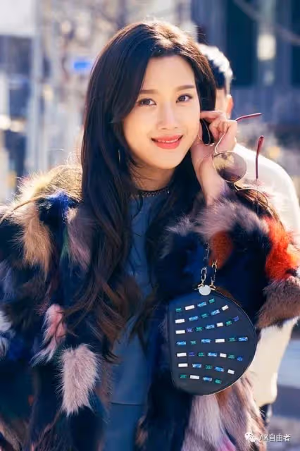 出道至今已經超過16個年頭的她 現實生活中也是女神的文佳煐