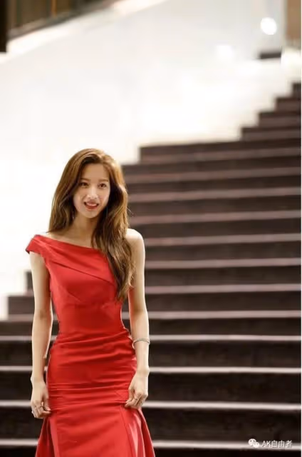 出道至今已經超過16個年頭的她 現實生活中也是女神的文佳煐