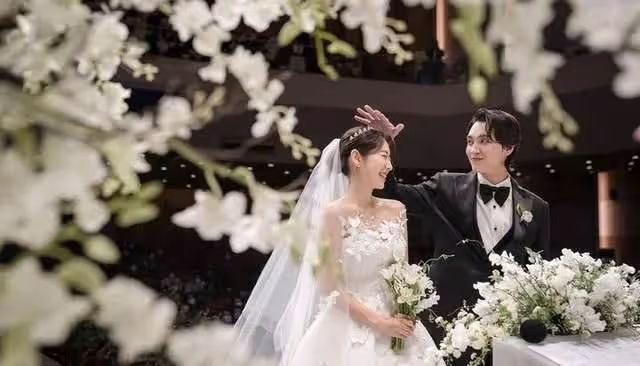 組合上升期成員退團?小公司無出頭之日;韓流女神成為媽媽!