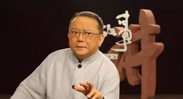 演員王剛:60歲老來得子,74歲還在拚命工作,兒子還小不敢老去
