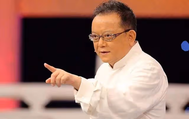 演員王剛:60歲老來得子,74歲還在拚命工作,兒子還小不敢老去