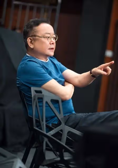 演員王剛：60歲老來得子，74歲還在拚命工作，兒子還小不敢老去