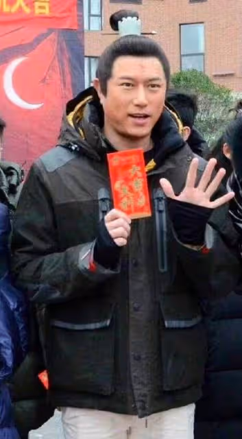 陳鍵鋒可惜了,發福後凶神惡煞顏值盡毀太油膩,連星途也跟著沒了