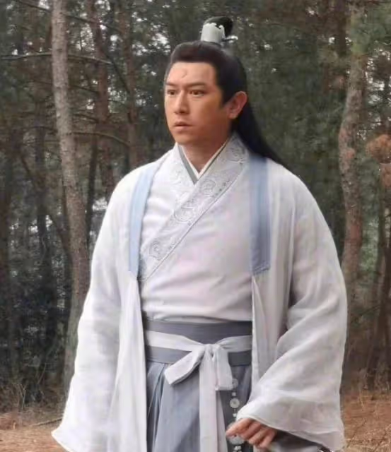 陳鍵鋒可惜了,發福後凶神惡煞顏值盡毀太油膩,連星途也跟著沒了