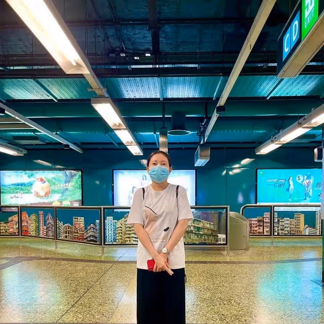 56歲李麗珍深水埗打卡　自嘲「珍婆婆」老了沒有吸引力