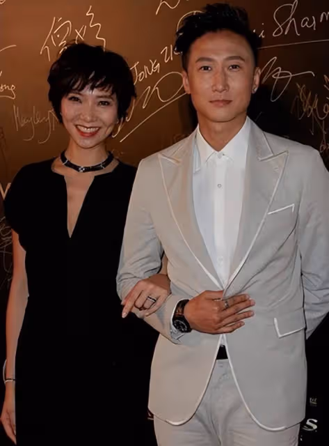 男人味十足!洪金寶42歲小兒子罕見曬照,外型壯碩兼一身小麥膚色
