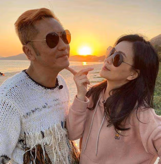 被罵自私又無知!著名港星曬寵物神器遭狂轟,為自家犬使用驅狗器