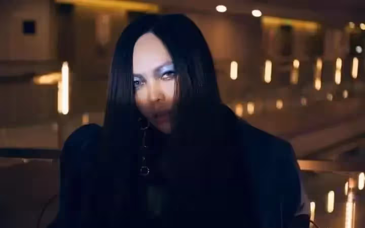 張惠妹重回巔峰：大象腿瘦成楊冪同款麻杆腿，火辣身材超驚豔