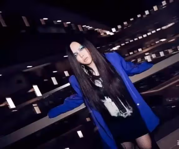 張惠妹重回巔峰：大象腿瘦成楊冪同款麻杆腿，火辣身材超驚豔