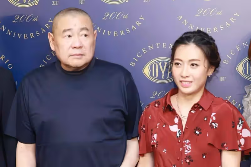 甘比樣貌平平,蟄伏15年拿下百億富豪,得到劉鑾雄拿下「400億財產繼承權」,這才是真正的人生贏家