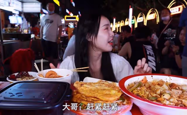 千萬粉吃播遭陌生男子騷擾,對方直言吃完就給錢,輕佻言語惹眾怒
