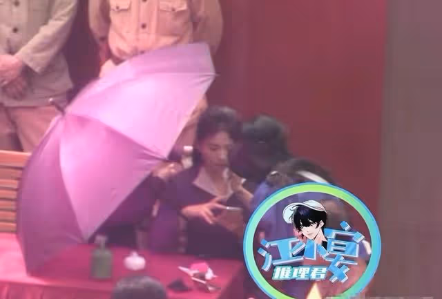 劉濤離婚風波後被偶遇,身形消瘦宛如紙片人,拎近3萬元包顯氣質