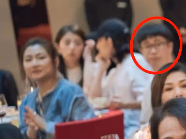 任家萱與小7歲男友約會!手臂燒傷疤痕明顯,兩人無名指婚戒搶眼