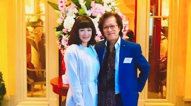 知名港星出席富婆聚會!前夫因病離世,再婚高齡產女穩固豪門地位