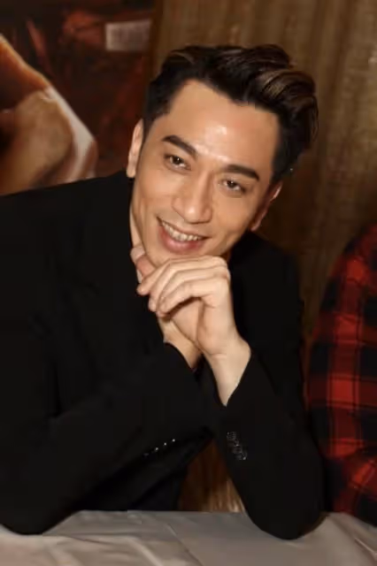 戀情成謎!吳卓羲否認與TVB主題曲一姐同居,自曝不介意兩人合作