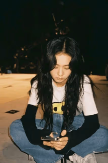 盤點女性Kpop偶像的「假小子」坐姿