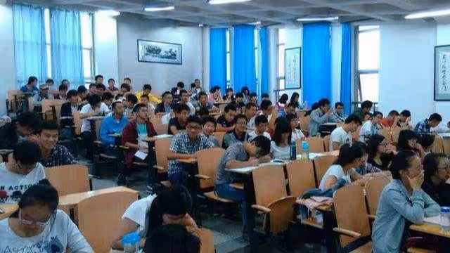 女友過生日,我找姐姐要十萬想給女友買輛車,母親給我一巴掌