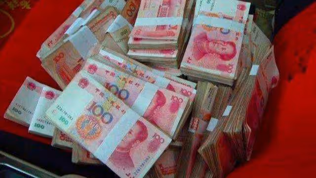 母親出院我買八斤排骨回娘家,弟妹以懷孕為由拿走,我給她一巴掌