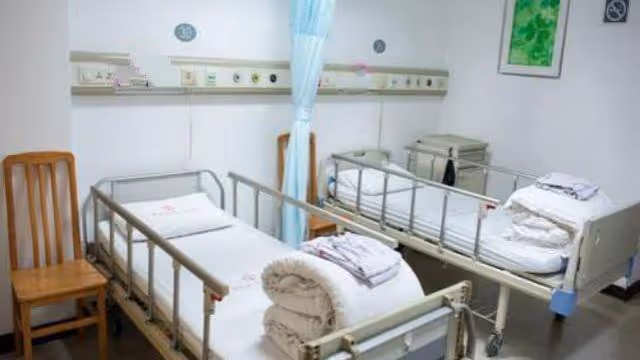 我養了一個兒子和兩個女兒,如今我病了,只有孫女照顧我