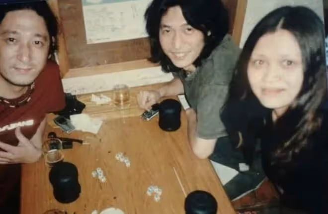 三寶與小25歲嬌妻秀恩愛!54歲已頭髮花白,夫妻同框被指像父女