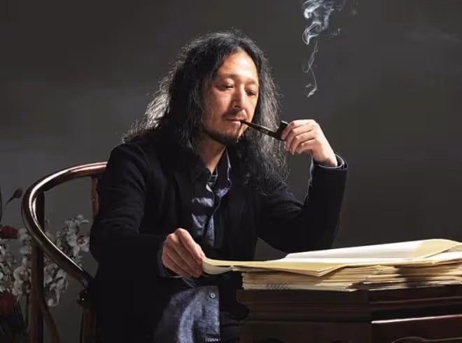三寶與小25歲嬌妻秀恩愛!54歲已頭髮花白,夫妻同框被指像父女