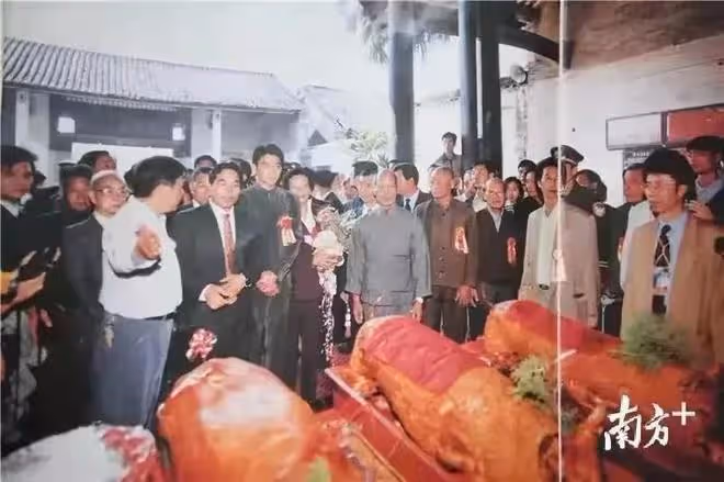 1997年劉德華廣東認祖歸宗,親姐姐一貧如洗,他有沒有幫助姐姐?