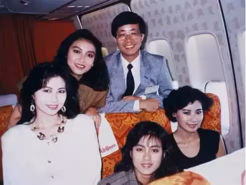 58歲的李美鳳罕現身,電眼美人風韻猶存,失婚1年再嫁,靠二婚贏回人生!