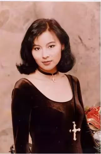 58歲的李美鳳罕現身,電眼美人風韻猶存,失婚1年再嫁,靠二婚贏回人生!