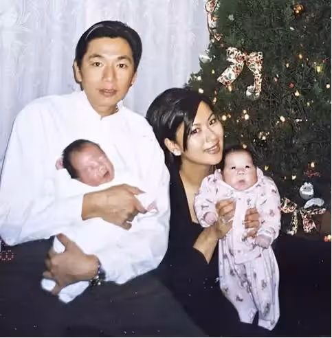 58歲的李美鳳罕現身,電眼美人風韻猶存,失婚1年再嫁,靠二婚贏回人生!