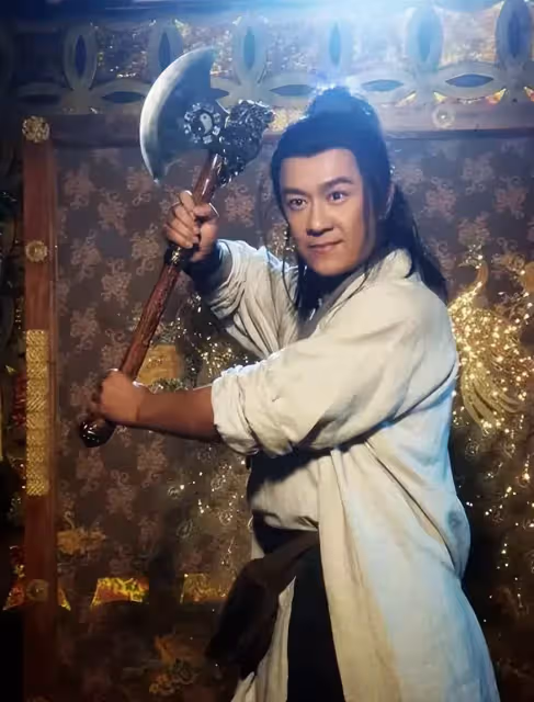 一臉褶子演少年、拋棄底線演爛片,2022年「最辣眼」的8位港星